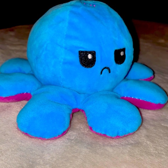 Reversible Plushie Octopus - Picture 1 of 2